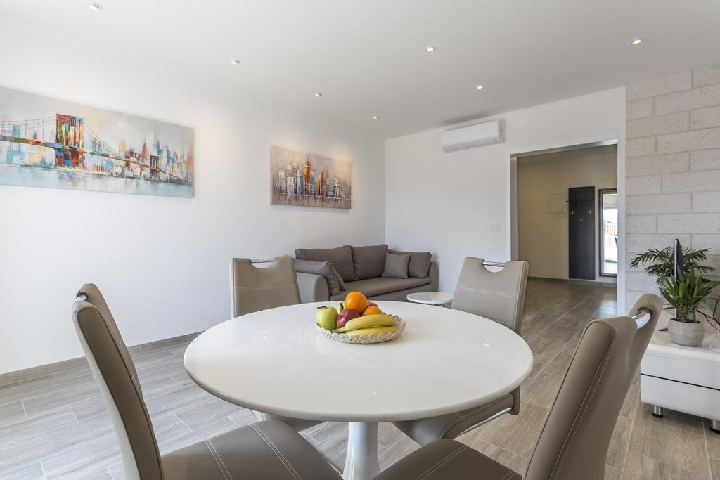 Apartments Biserka Bol Eksteriør billede